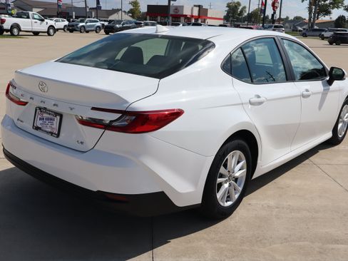 Used 2025 Toyota Camry LE FWD image 5