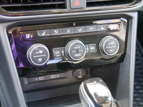 Used 2024 Volkswagen Taos SE image 13