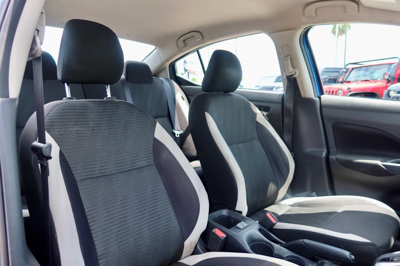 Used 2021 Nissan Versa SV FWD image 14