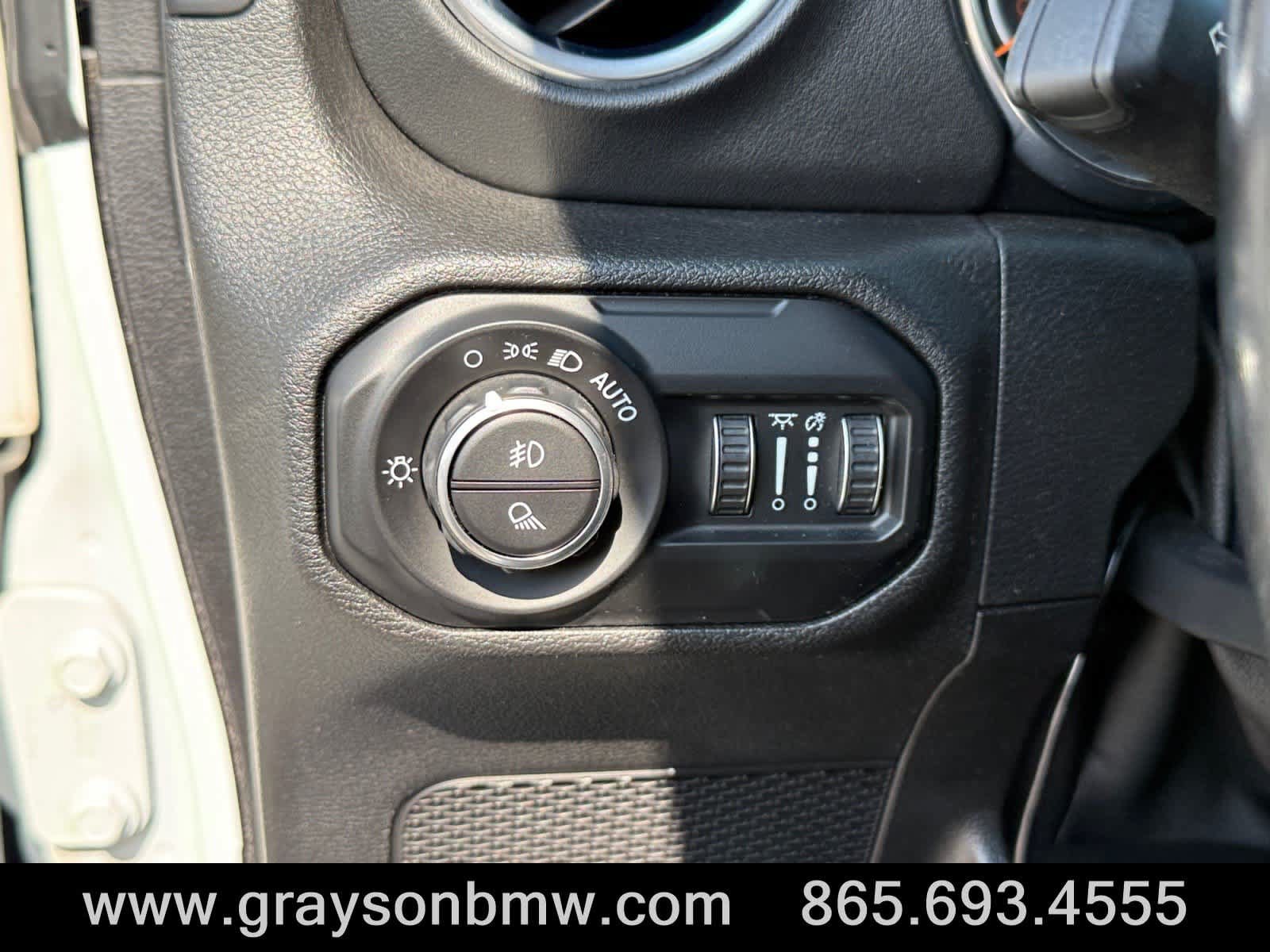 Used 2021 Jeep Gladiator Overland w/ Popular Equipment Package AWD/4WD image 31