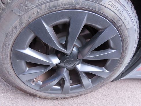 Used 2023 Tesla Model X image 17