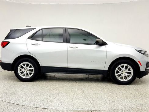 Used 2022 Chevrolet Equinox LS image 4