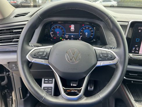 Used 2025 Volkswagen Atlas Peak Edition SE AWD/4WD image 7