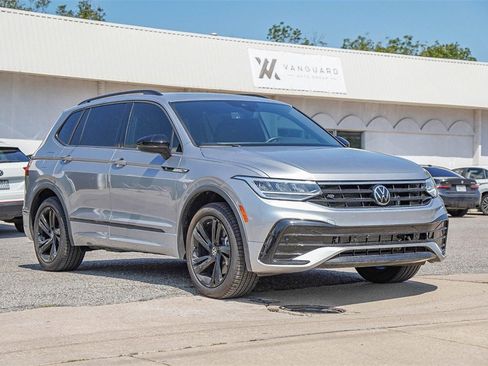 New 2024 Volkswagen Tiguan SE R-Line image 9