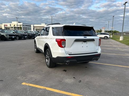 Certified 2022 Ford Explorer XLT w/ Equipment Group 202A AWD/4WD image 9