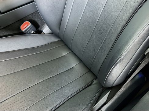 Used 2025 Mercedes-Benz E 350 4MATIC Sedan image 21