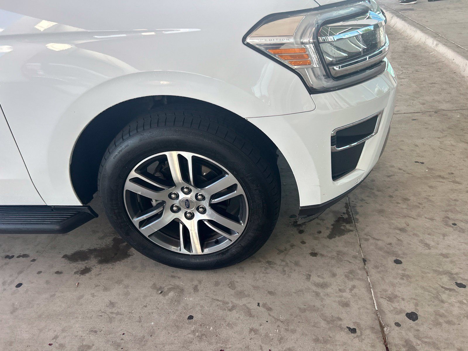 Used 2024 Ford Expedition Limited RWD image 5