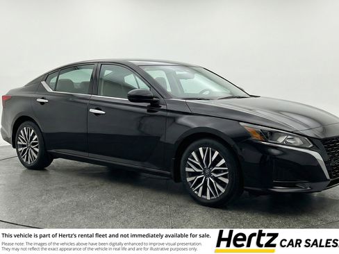 Used 2025 Nissan Altima 2.5 SV FWD image 1