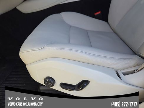 Certified 2022 Volvo XC90 T5 Momentum w/ Advanced Package image 23