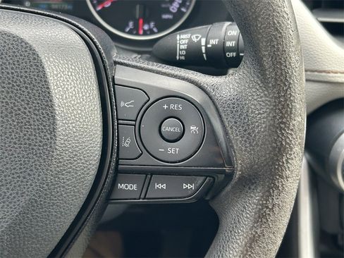 Used 2021 Toyota RAV4 XLE image 35