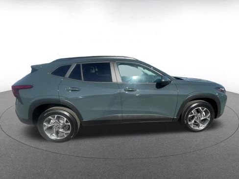 Used 2025 Chevrolet Trax LT image 16