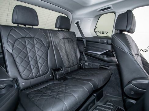 Used 2024 BMW X7 xDrive40i w/ Parking Assistance Package image 37