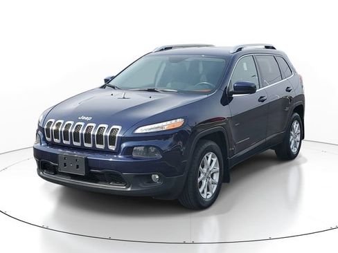 Used 2016 Jeep Cherokee Latitude w/ North All-Season Group AWD/4WD image 2