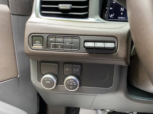 Used 2023 GMC Yukon Denali RWD image 18