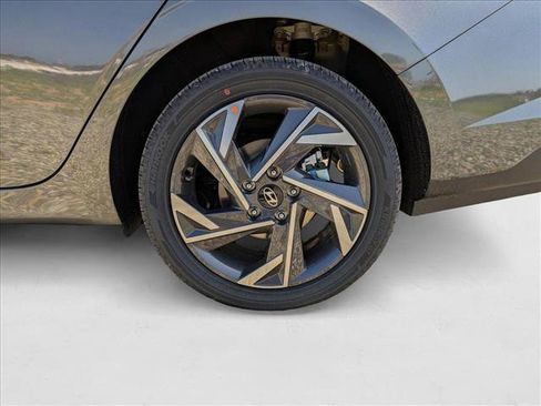 New 2025 Hyundai Elantra SEL image 10