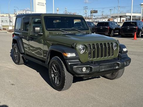 Used 2024 Jeep Wrangler Unlimited Sport AWD/4WD image 33