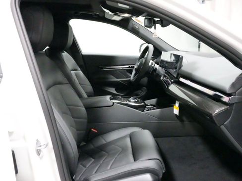 New 2027 BMW 550e xDrive AWD/4WD image 7
