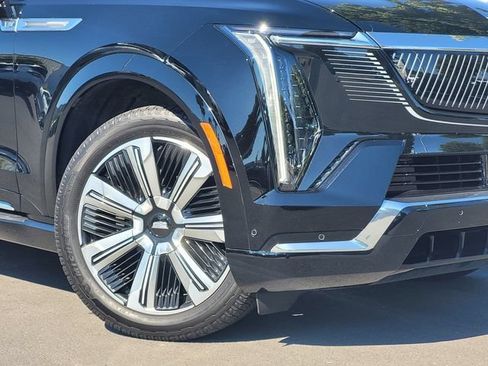Certified 2025 Cadillac Escalade IQ Luxury 2 w/ LPO, Premium Carpet Package AWD/4WD image 9