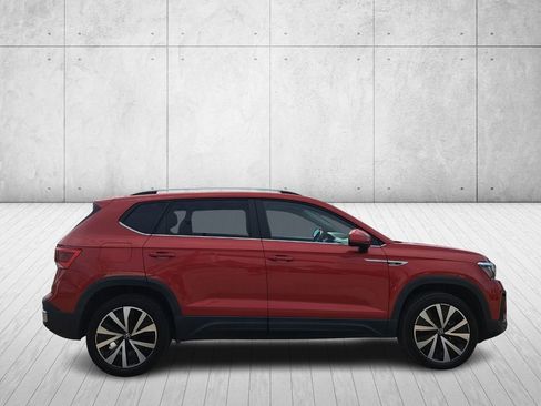 Used 2022 Volkswagen Taos SE image 4