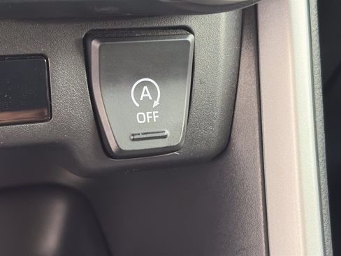 Used 2025 Toyota RAV4 XLE AWD/4WD image 21