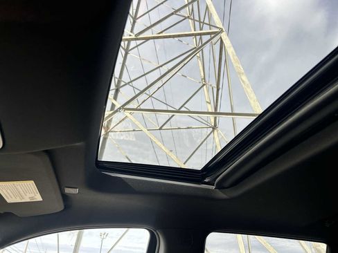 Used 2024 GMC Sierra 1500 AT4 w/ Technology Package image 18