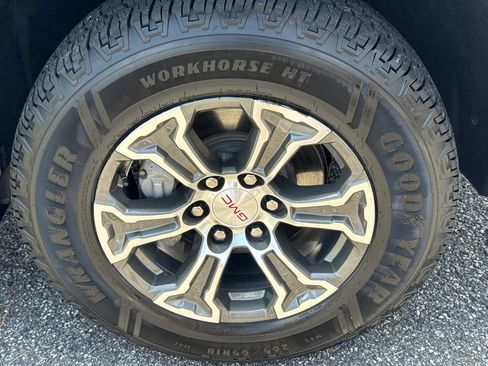 Used 2025 GMC Sierra 1500 SLT AWD/4WD image 12