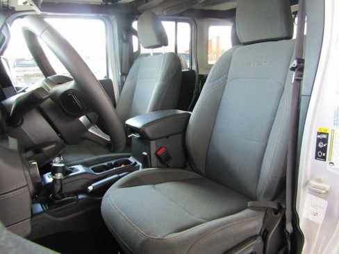 Used 2024 Jeep Wrangler Sahara image 17