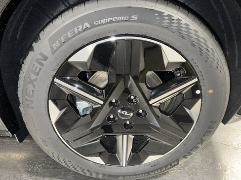 New 2025 Kia EV6 Wind image 12