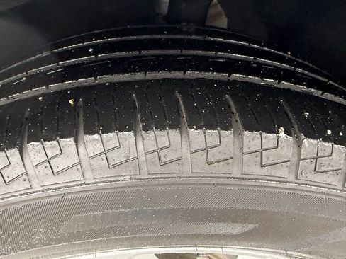 Used 2024 Chrysler Pacifica Touring-L image 26