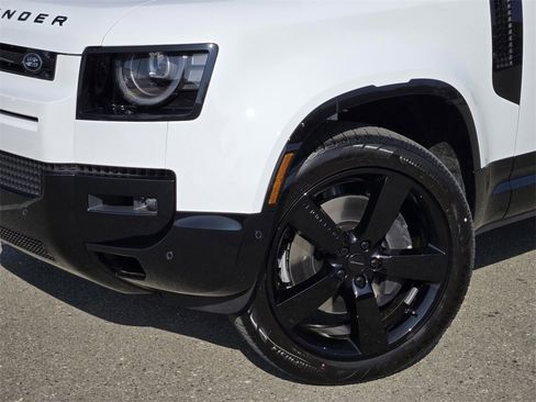 New 2026 Land Rover Defender 110 X-Dynamic SE image 6