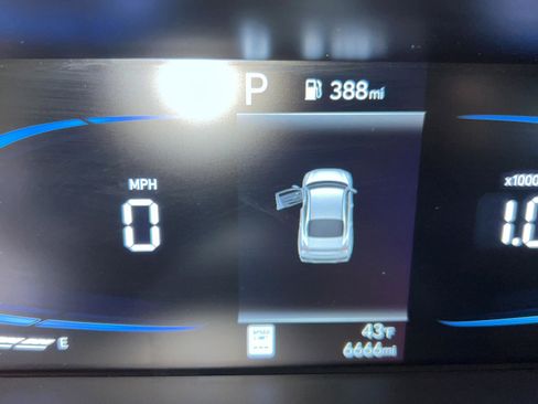 Certified 2025 Hyundai Elantra Sport image 13