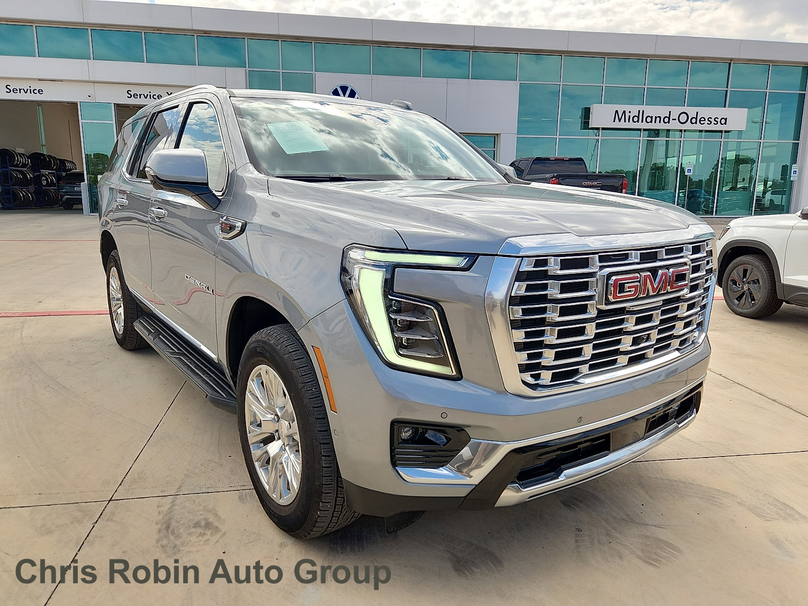 Used 2025 GMC Yukon Denali AWD/4WD image 1