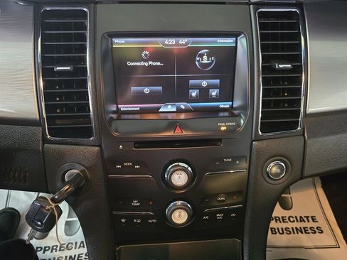 Used 2013 Ford Taurus SEL image 26