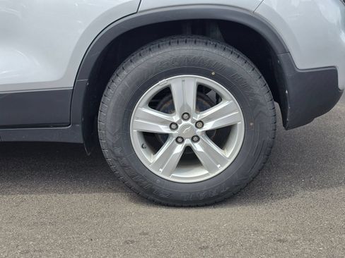 Used 2020 Chevrolet Trax LS w/ Tint and Cruise Package FWD image 3