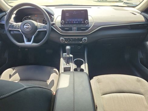 Used 2024 Nissan Altima 2.5 SV image 12