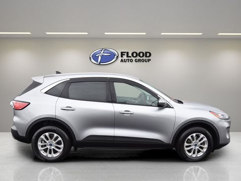 Used 2021 Ford Escape SE image 3