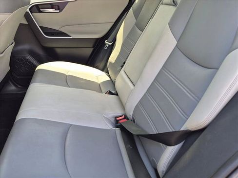 Used 2020 Toyota RAV4 XLE Premium FWD image 15