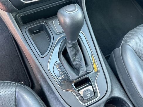 Used 2019 Jeep Cherokee Limited w/ Technology Group image 24