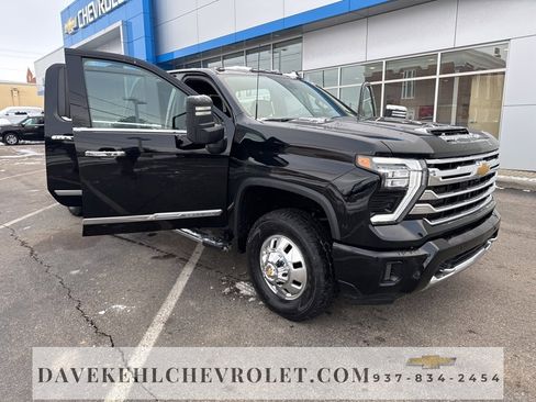 Used 2024 Chevrolet Silverado 3500 High Country w/ Technology Package image 38