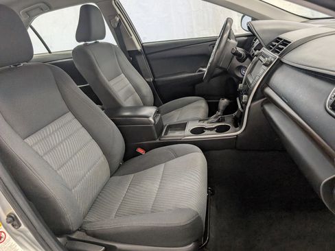 Used 2015 Toyota Camry LE image 34