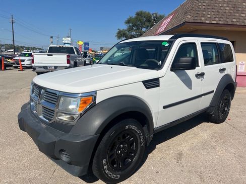 Used 2008 Dodge Nitro SXT image 2