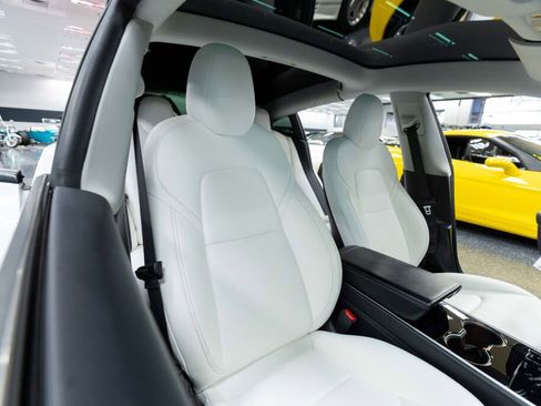 Used 2019 Tesla Model 3 Long Range image 17