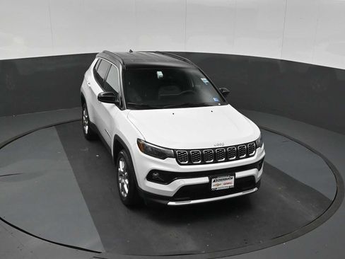Used 2025 Jeep Compass Limited AWD/4WD image 11