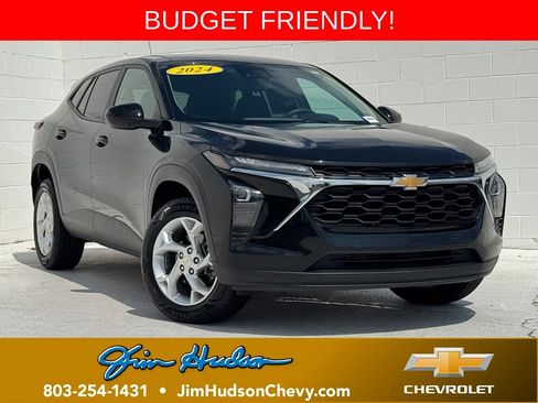 Used 2024 Chevrolet Trax LS w/ LS Convenience Package FWD image 1