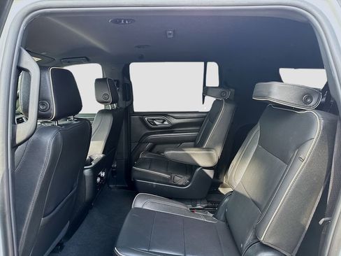 Used 2024 GMC Yukon XL SLT w/ SLT Luxury Package image 23