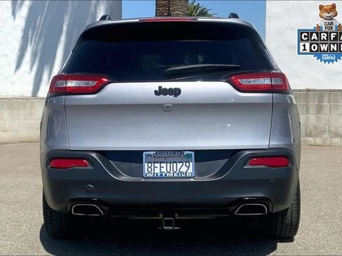 Used 2018 Jeep Cherokee Latitude w/ Altitude Package FWD image 4