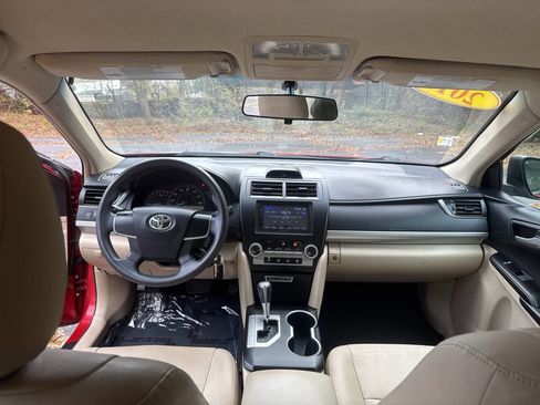 Used 2012 Toyota Camry L image 18