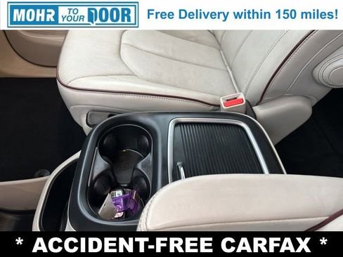 Used 2018 Chrysler Pacifica Limited image 23