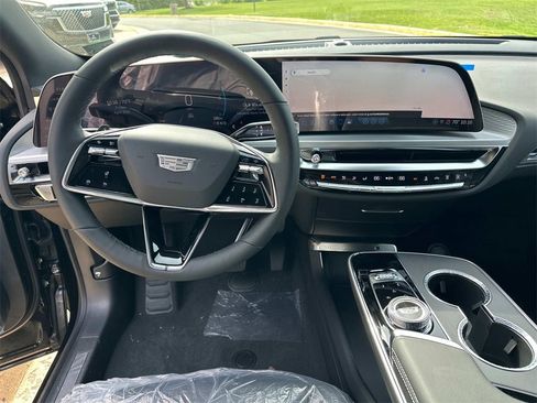 New 2025 Cadillac Lyriq Sport image 10