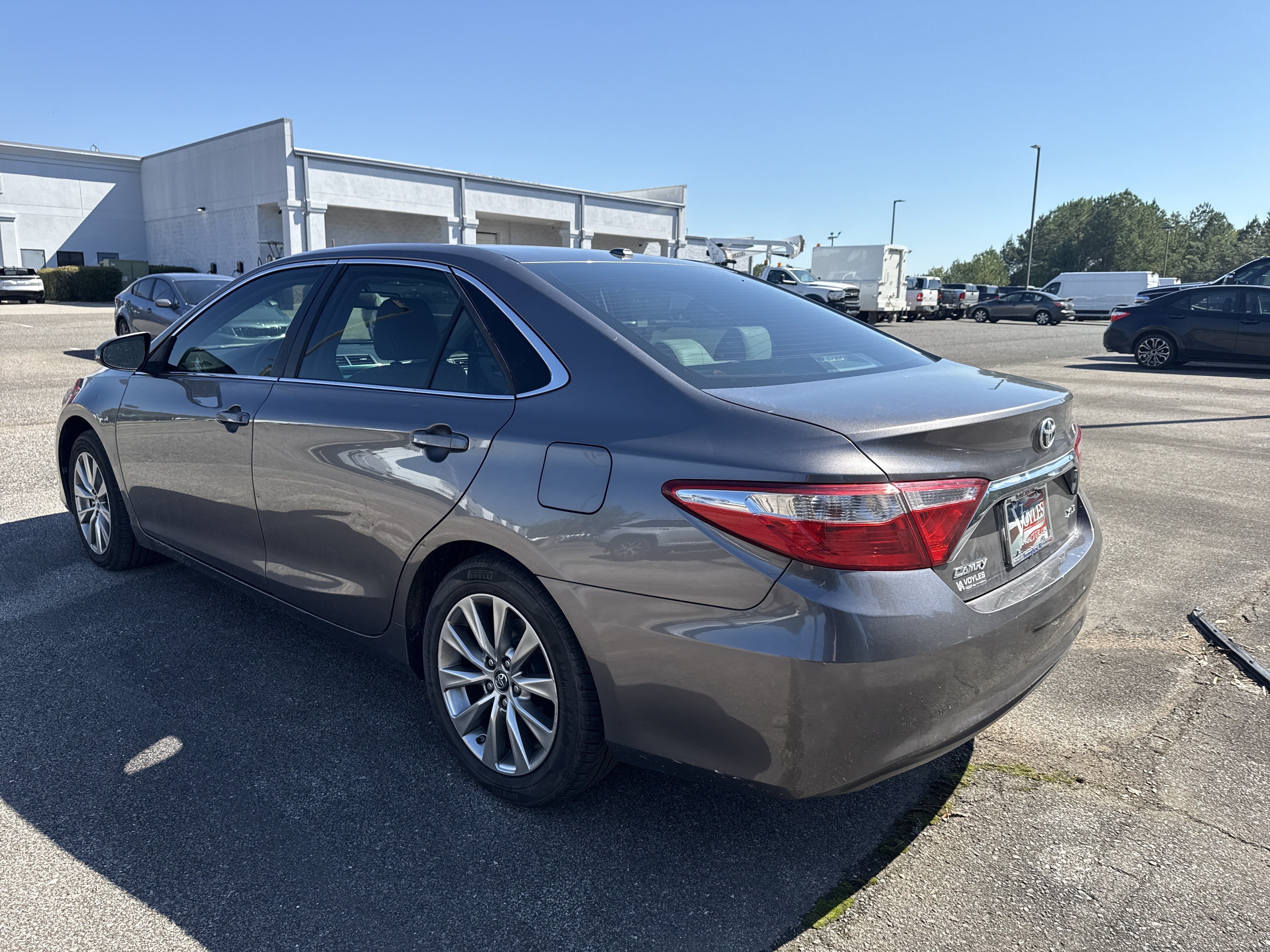 Used 2017 Toyota Camry XLE w/ Moonroof Package FWD image 7